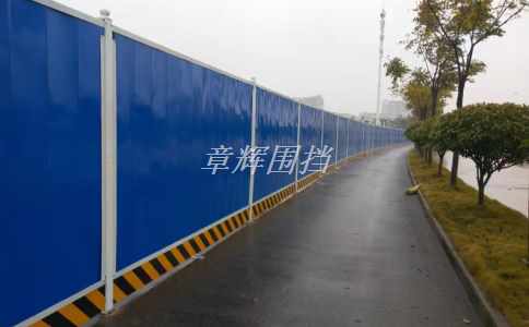 簡(jiǎn)易圍擋在馬拉松等體育比賽中的應(yīng)用有哪些特點(diǎn)？（簡(jiǎn)易圍擋在體育賽事中的使用場(chǎng)景）