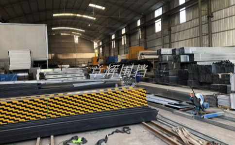 簡易圍擋在垃圾清運(yùn)和危險(xiǎn)廢物處理中的使用效果如何？（垃圾清運(yùn)和廢物處理中簡易圍擋的隔離措施）