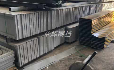 簡(jiǎn)易圍擋在農(nóng)業(yè)和畜牧業(yè)生產(chǎn)中的應(yīng)用場(chǎng)景有哪些？（簡(jiǎn)易圍擋在農(nóng)畜場(chǎng)中的應(yīng)用探討）