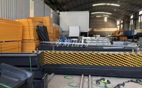 如何合理設置和管理不同類型的簡易圍擋，如臨時性、**性等？